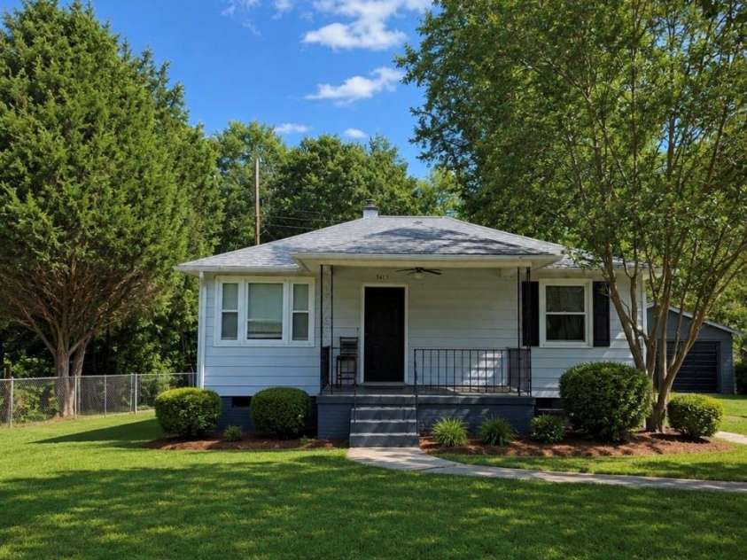 3413 1st Avenue Circle, Hickory, NC 28601.  MLS# CAR4406129, YatesRealty ID 39739. Front View