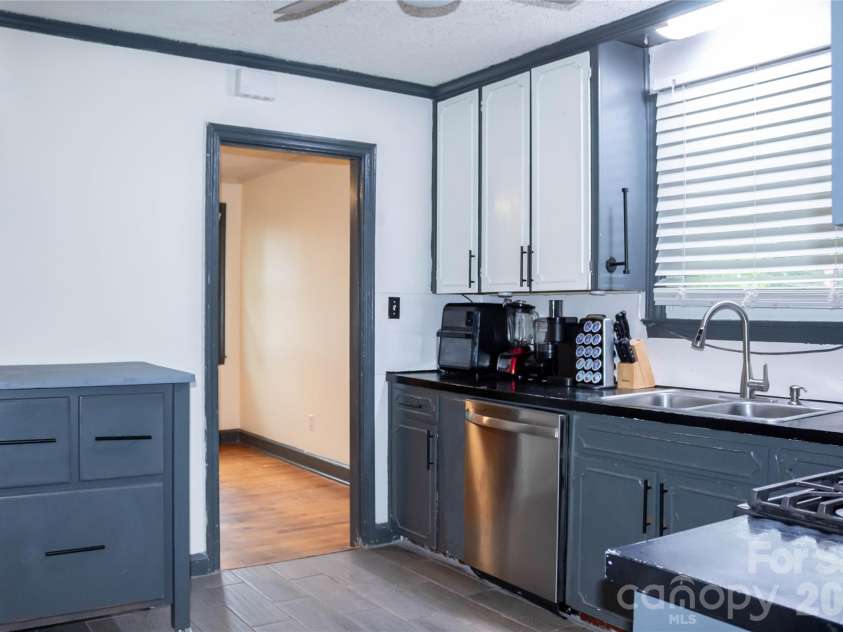 3413 1st Avenue Circle, Hickory, NC 28601.  MLS# CAR4406129, YatesRealty ID 39739. Kitchen