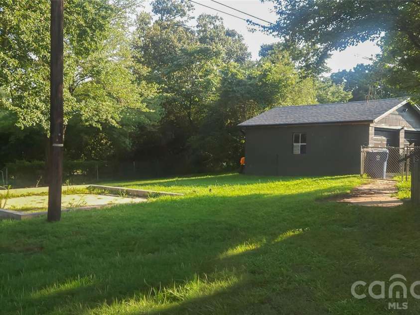 3413 1st Avenue Circle, Hickory, NC 28601.  MLS# CAR4406129, YatesRealty ID 39739. Level and Spacious Back Yard