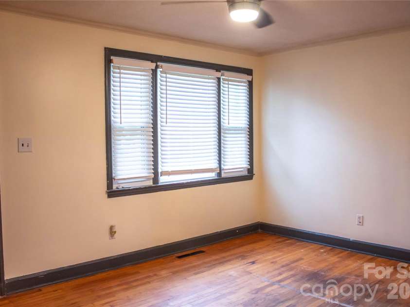 3413 1st Avenue Circle, Hickory, NC 28601.  MLS# CAR4406129, YatesRealty ID 39739. Living Room