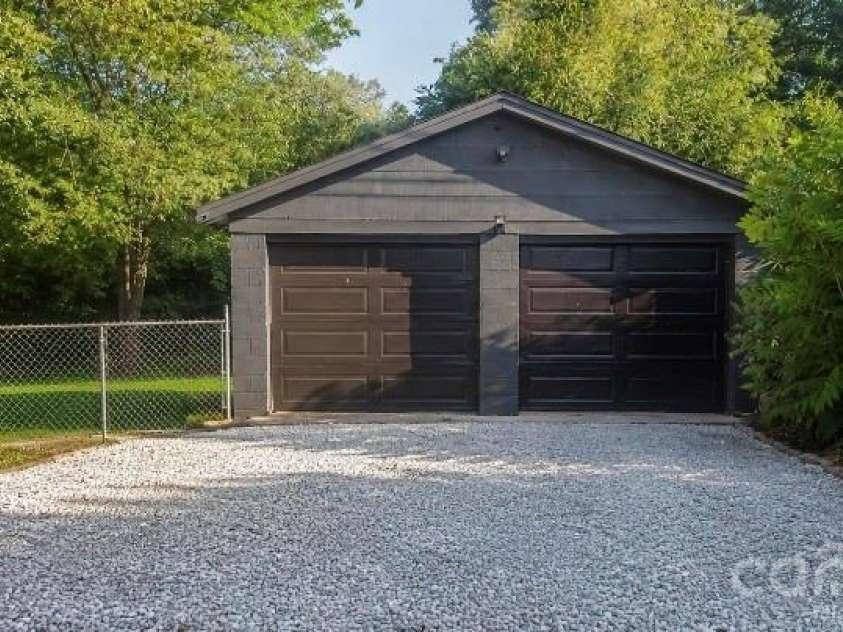 3413 1st Avenue Circle, Hickory, NC 28601.  MLS# CAR4406129, YatesRealty ID 39739. Two Car Detached Garage