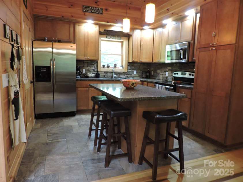 103 Chucks Lane, Bakersville, NC 28705.  MLS# CAR4281725, YatesRealty ID 3974. 