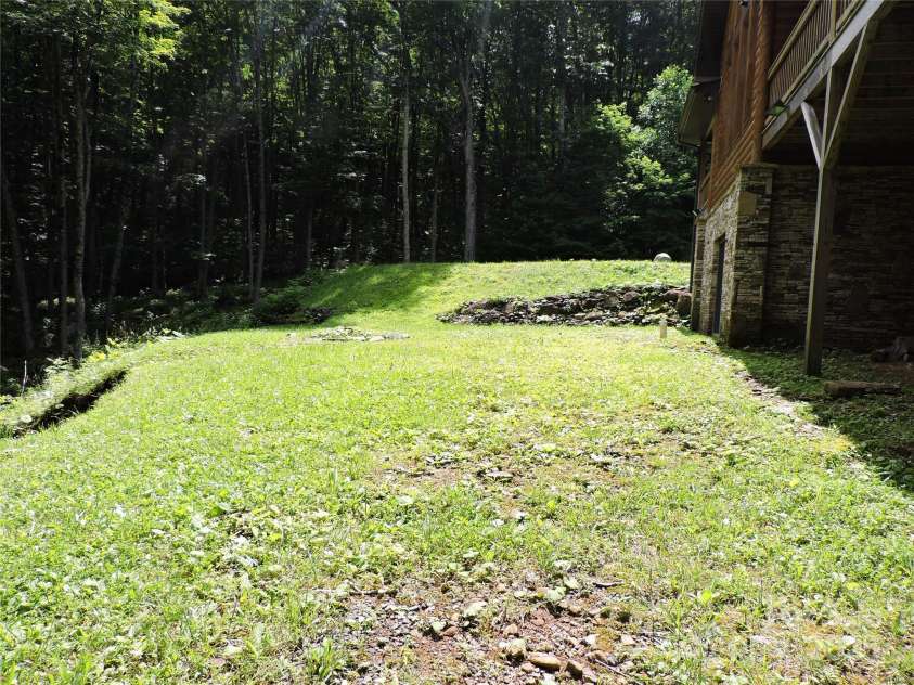 103 Chucks Lane, Bakersville, NC 28705.  MLS# CAR4281725, YatesRealty ID 3974. 