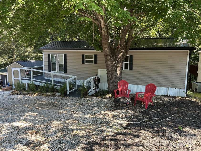 114 Meadowview Circle, New London, NC 28127.  MLS# CAR4284705, YatesRealty ID 3974. 