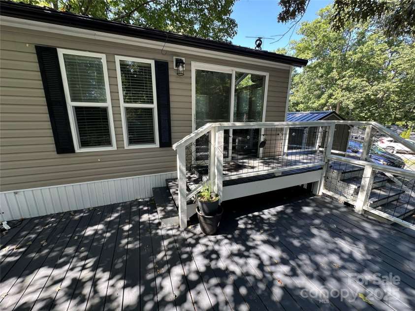 114 Meadowview Circle, New London, NC 28127.  MLS# CAR4284705, YatesRealty ID 3974. 