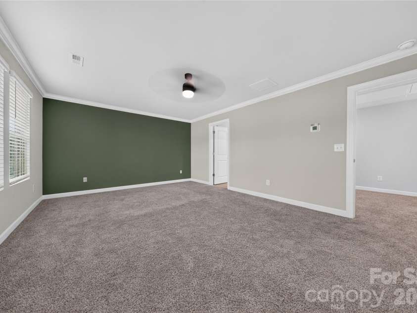 13222 Kenworth Road, Charlotte, NC 28278.  MLS# CAR4407119, YatesRealty ID 39740. Accent Wall