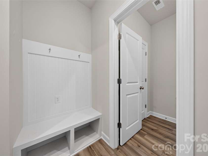 13222 Kenworth Road, Charlotte, NC 28278.  MLS# CAR4407119, YatesRealty ID 39740. Drop Zone