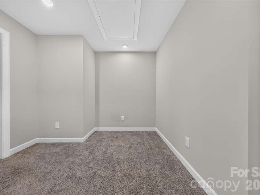 13222 Kenworth Road, Charlotte, NC 28278.  MLS# CAR4407119, YatesRealty ID 39740. Flexible Loft