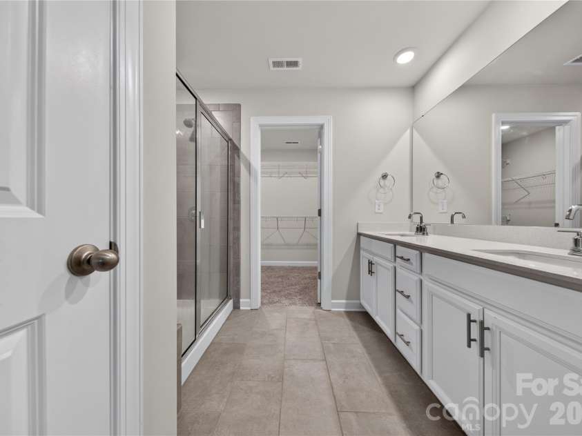 13222 Kenworth Road, Charlotte, NC 28278.  MLS# CAR4407119, YatesRealty ID 39740. Primary Bath