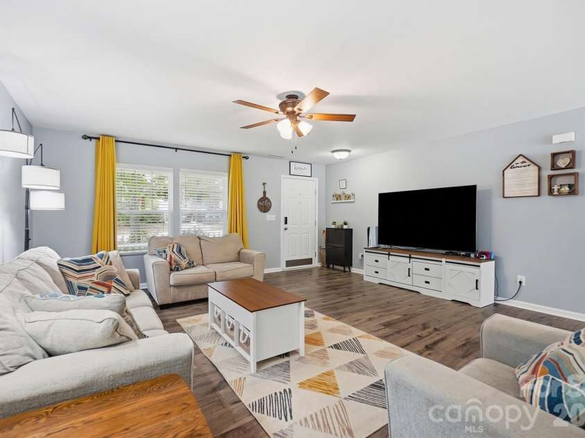 513 Sansberry Drive, York, SC 29745.  MLS# CAR4407150, YatesRealty ID 39742. 