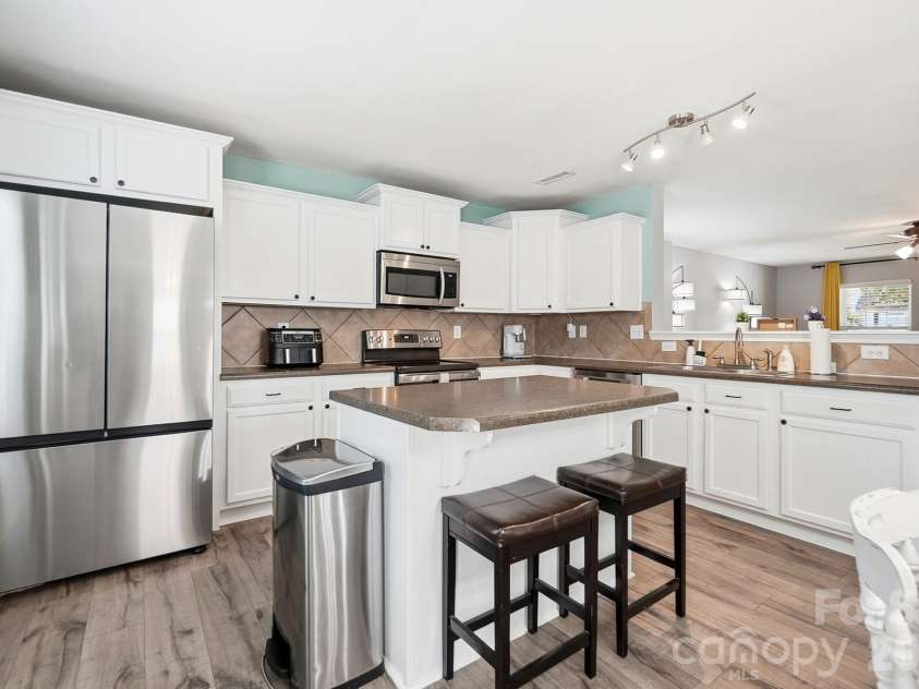 513 Sansberry Drive, York, SC 29745.  MLS# CAR4407150, YatesRealty ID 39742. 