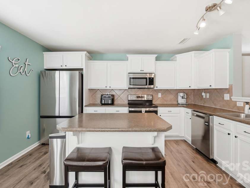 513 Sansberry Drive, York, SC 29745.  MLS# CAR4407150, YatesRealty ID 39742. 