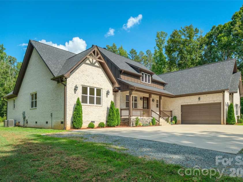 9401 Deer Run Road, Waxhaw, NC 28173.  MLS# CAR4407463, YatesRealty ID 39743. 