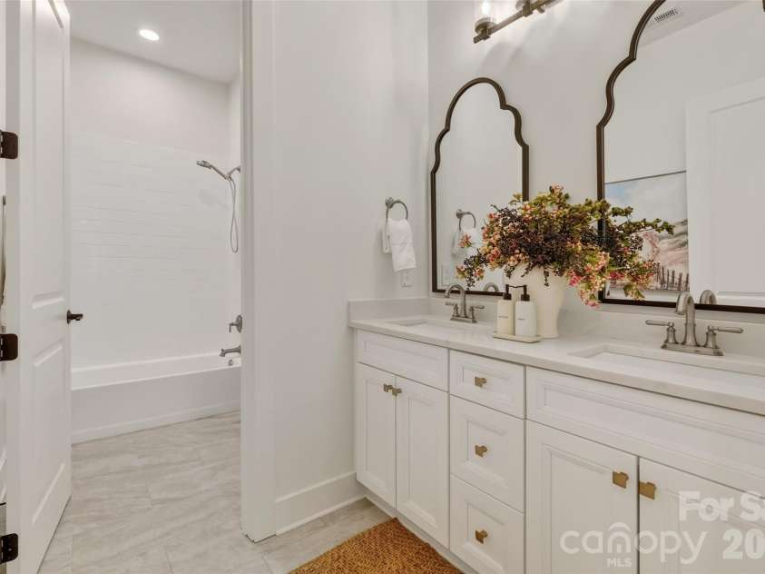 9401 Deer Run Road, Waxhaw, NC 28173.  MLS# CAR4407463, YatesRealty ID 39743. 