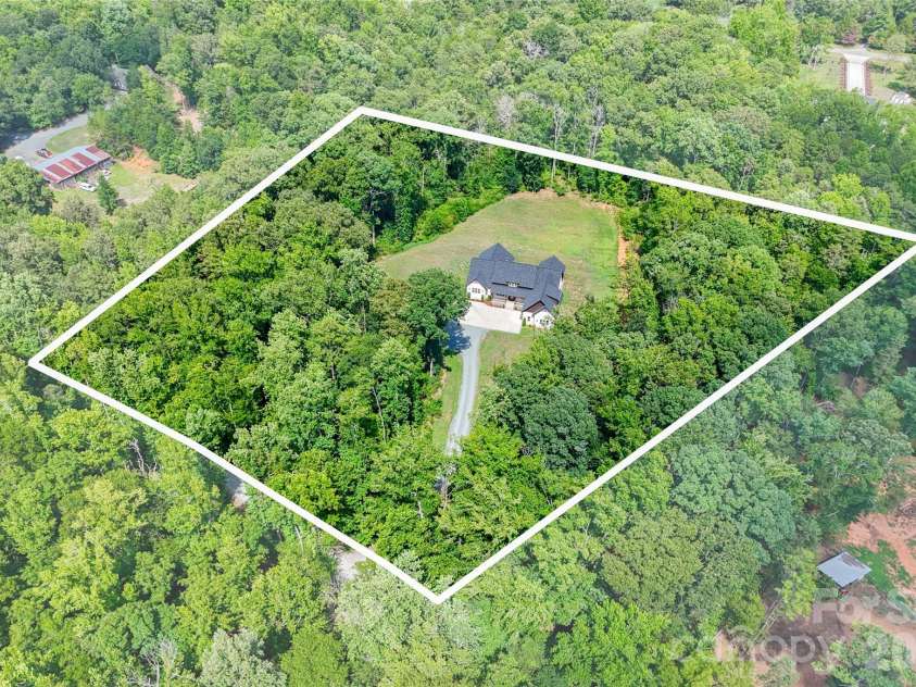 9401 Deer Run Road, Waxhaw, NC 28173.  MLS# CAR4407463, YatesRealty ID 39743. 