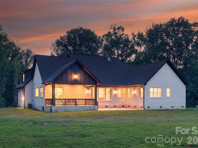 9401 Deer Run Road, Waxhaw, NC 28173.  MLS# CAR4407463, YatesRealty ID 39743. 