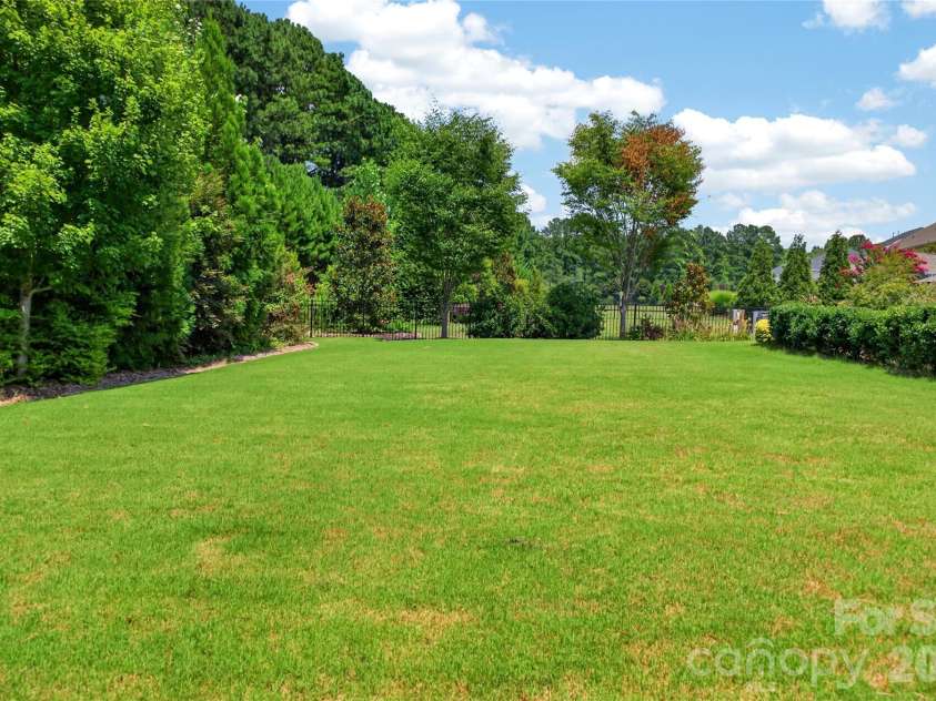 5110 Harwich Circle, Matthews, NC 28104.  MLS# CAR4406982, YatesRealty ID 39744. 