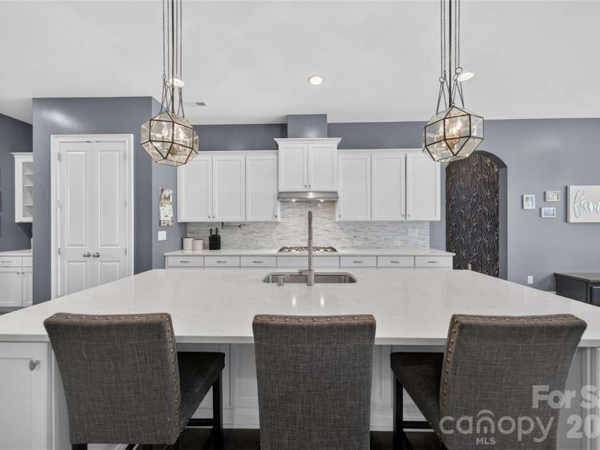 5110 Harwich Circle, Matthews, NC 28104.  MLS# CAR4406982, YatesRealty ID 39744. 