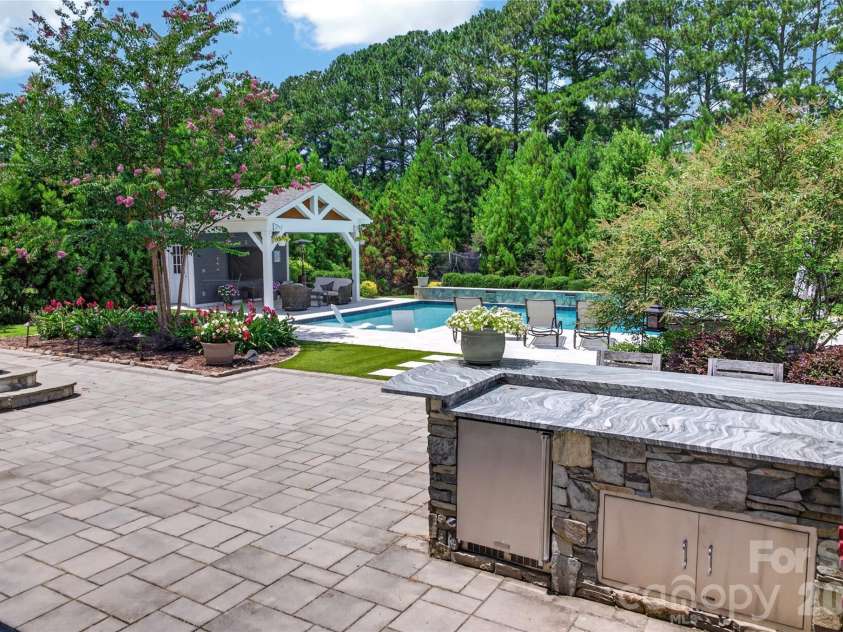 5110 Harwich Circle, Matthews, NC 28104.  MLS# CAR4406982, YatesRealty ID 39744. 