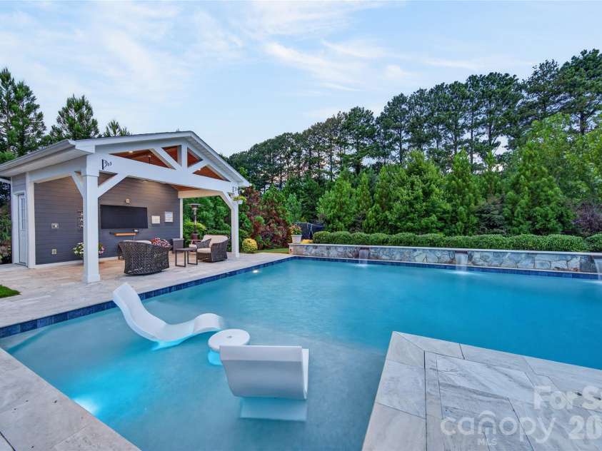 5110 Harwich Circle, Matthews, NC 28104.  MLS# CAR4406982, YatesRealty ID 39744. 