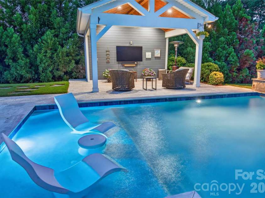 5110 Harwich Circle, Matthews, NC 28104.  MLS# CAR4406982, YatesRealty ID 39744. 