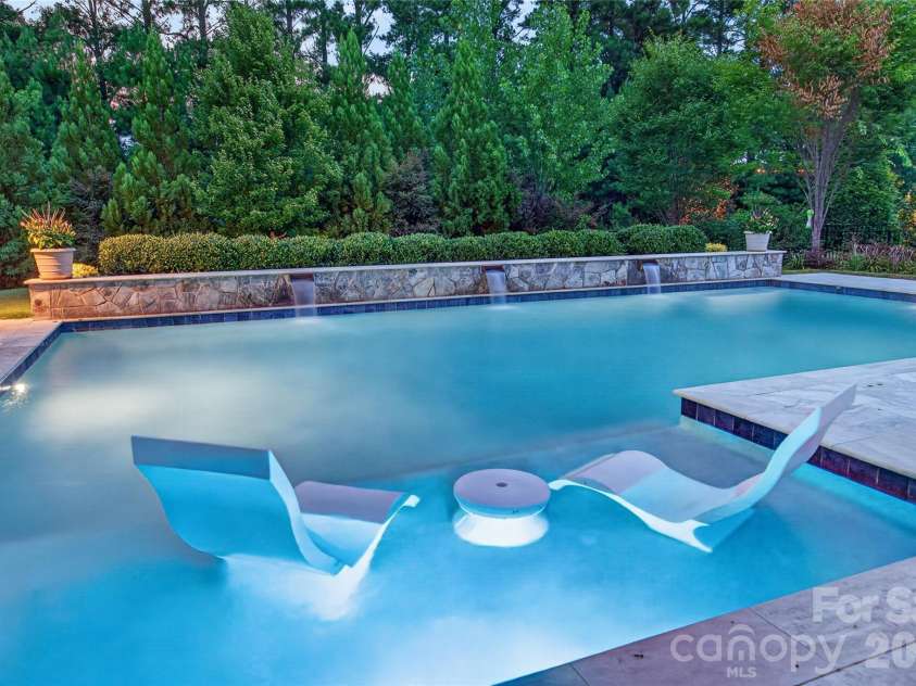 5110 Harwich Circle, Matthews, NC 28104.  MLS# CAR4406982, YatesRealty ID 39744. 