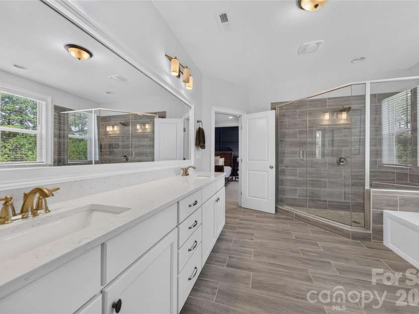 5110 Harwich Circle, Matthews, NC 28104.  MLS# CAR4406982, YatesRealty ID 39744. 