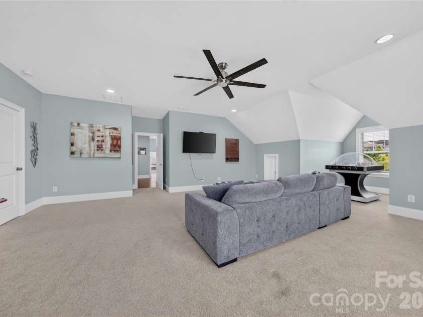 5110 Harwich Circle, Matthews, NC 28104.  MLS# CAR4406982, YatesRealty ID 39744. 