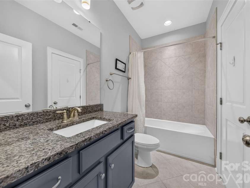 5110 Harwich Circle, Matthews, NC 28104.  MLS# CAR4406982, YatesRealty ID 39744. 