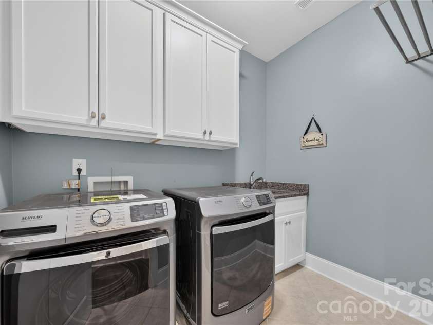 5110 Harwich Circle, Matthews, NC 28104.  MLS# CAR4406982, YatesRealty ID 39744. 
