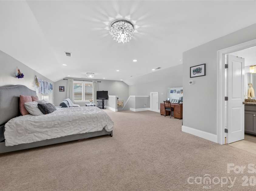 5110 Harwich Circle, Matthews, NC 28104.  MLS# CAR4406982, YatesRealty ID 39744. 