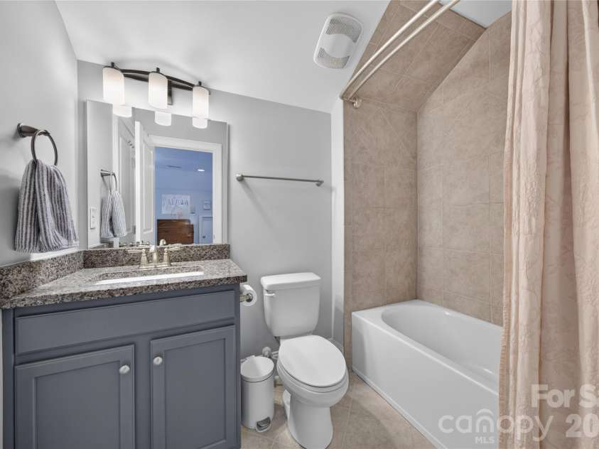 5110 Harwich Circle, Matthews, NC 28104.  MLS# CAR4406982, YatesRealty ID 39744. 
