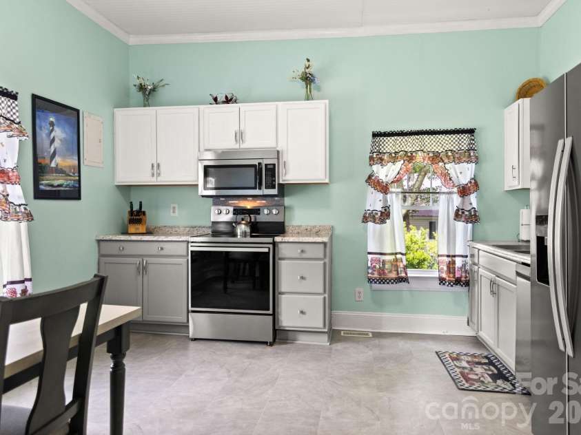 108 Richland Street, Clover, SC 29710.  MLS# CAR4407327, YatesRealty ID 39746. Beautifully updated kitchen