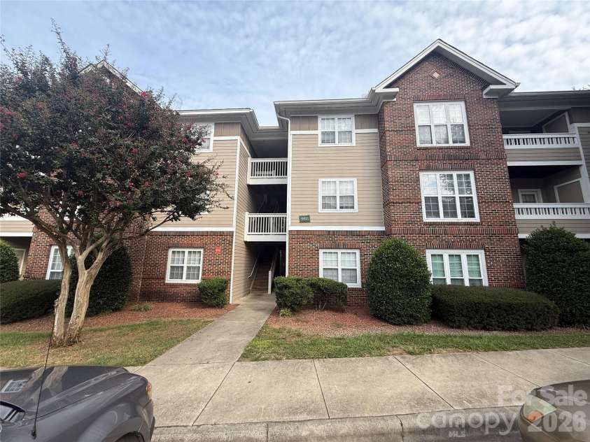 9811 Campus Walk Lane, Charlotte, NC 28262.  MLS# CAR4407436, YatesRealty ID 39747. 