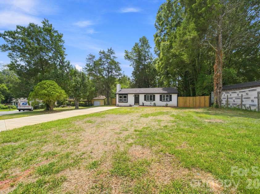 8114 Holly Hill Road, Charlotte, NC 28227.  MLS# CAR4407427, YatesRealty ID 39748. 
