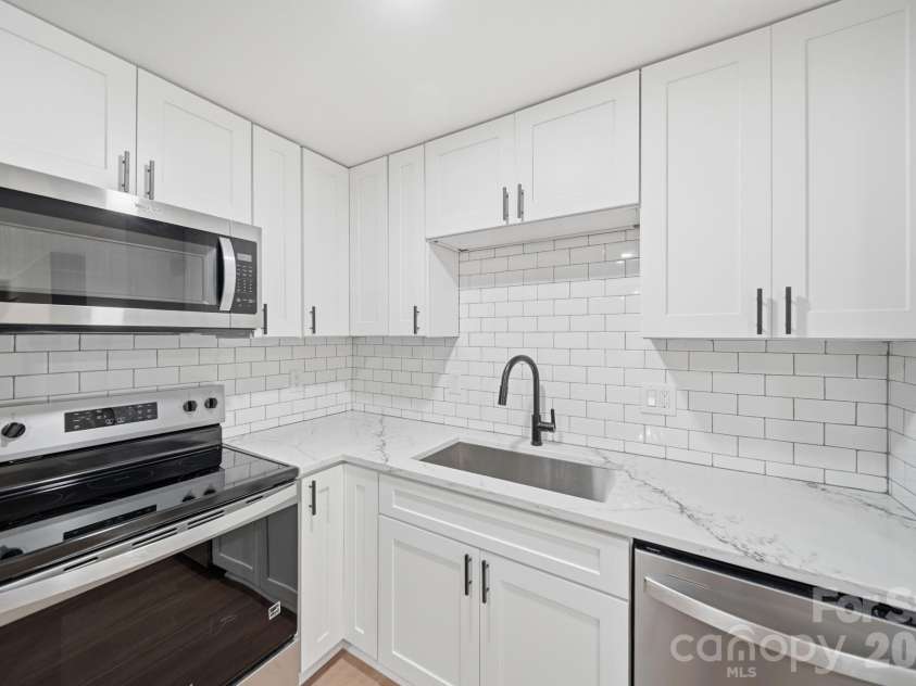 8114 Holly Hill Road, Charlotte, NC 28227.  MLS# CAR4407427, YatesRealty ID 39748. Kitchen