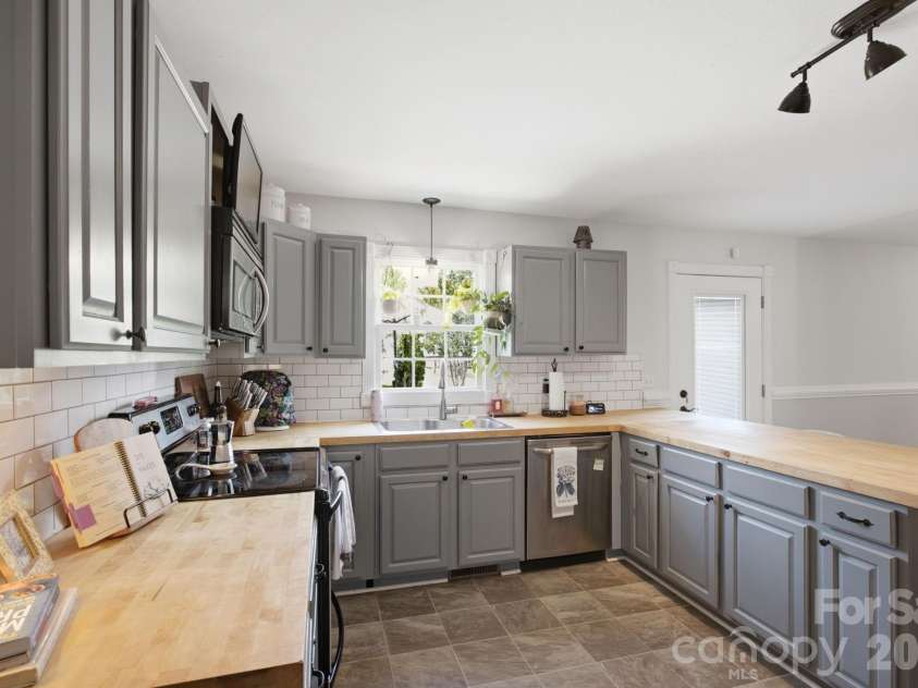 63 Frost Lane, Taylorsville, NC 28681.  MLS# CAR4407455, YatesRealty ID 39749. Kitchen