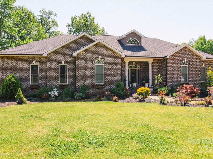 4642 King Crowder Drive, Gastonia, NC 28052.  MLS# CAR4147869, YatesRealty ID 3975. Front of house