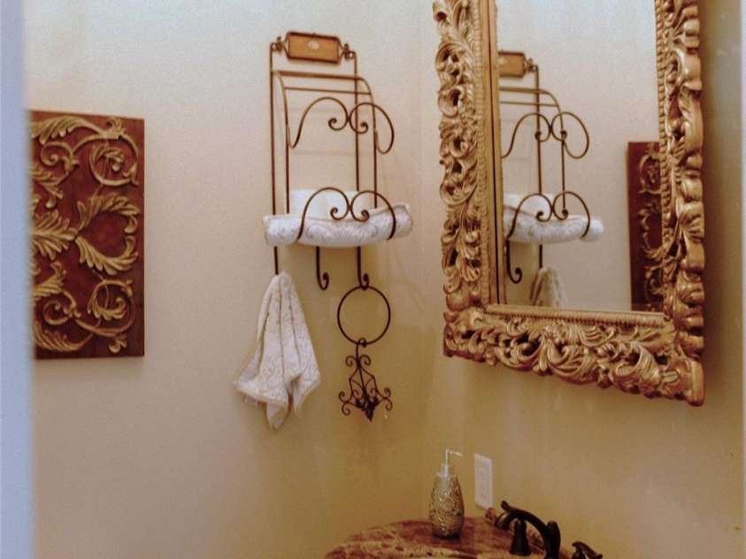 4642 King Crowder Drive, Gastonia, NC 28052.  MLS# CAR4147869, YatesRealty ID 3975. Front powder bath