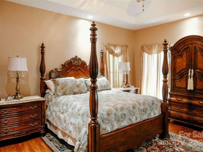 4642 King Crowder Drive, Gastonia, NC 28052.  MLS# CAR4147869, YatesRealty ID 3975. Primary suit bedroom