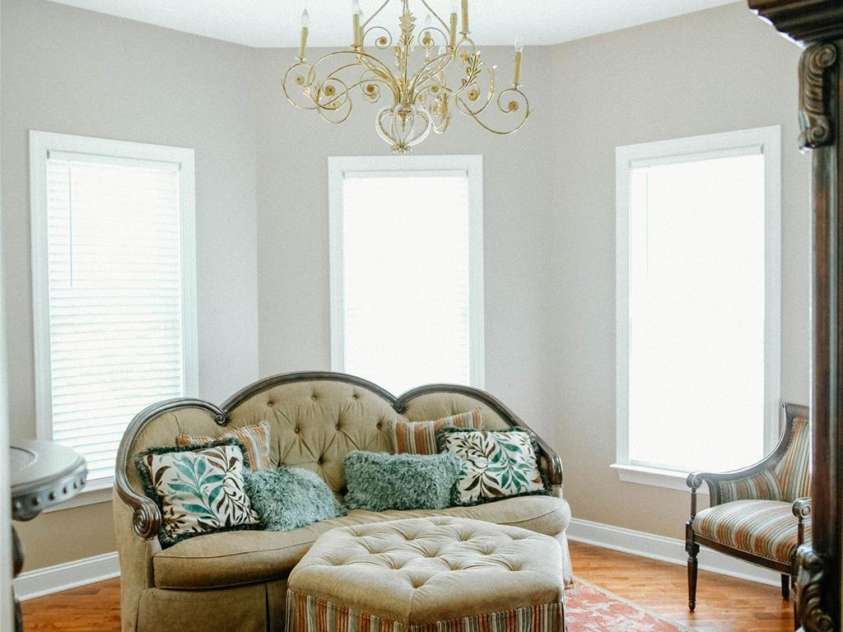 4642 King Crowder Drive, Gastonia, NC 28052.  MLS# CAR4147869, YatesRealty ID 3975. Primary suit sitting area/living space