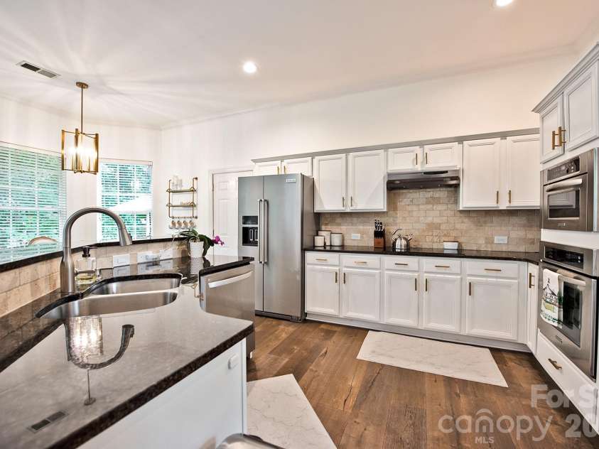 10912 Owl Nest Lane, Charlotte, NC 28277.  MLS# CAR4406818, YatesRealty ID 39751. Kitchen
