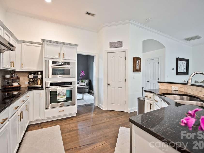 10912 Owl Nest Lane, Charlotte, NC 28277.  MLS# CAR4406818, YatesRealty ID 39751. Kitchen