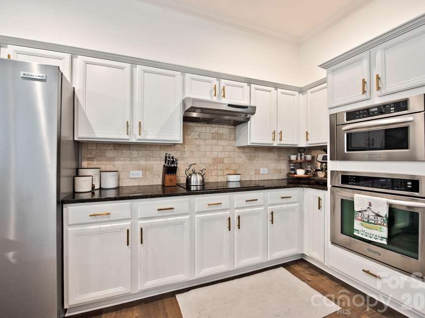 10912 Owl Nest Lane, Charlotte, NC 28277.  MLS# CAR4406818, YatesRealty ID 39751. Kitchen