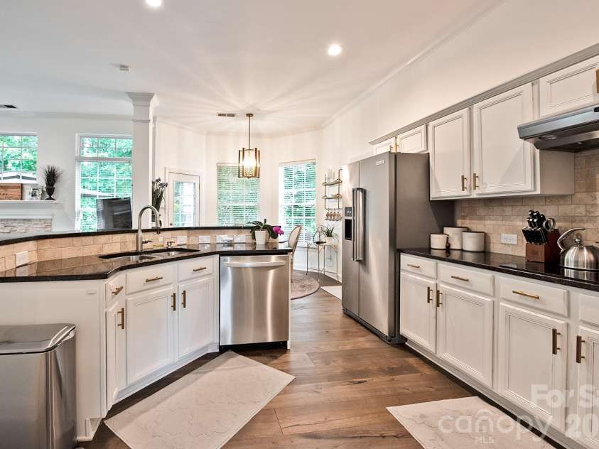 10912 Owl Nest Lane, Charlotte, NC 28277.  MLS# CAR4406818, YatesRealty ID 39751. Kitchen