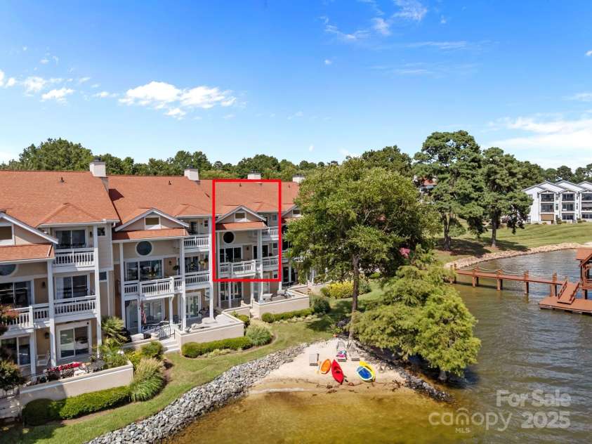 17925 Kings Point Drive, Cornelius, NC 28031.  MLS# CAR4274412, YatesRealty ID 39751. 