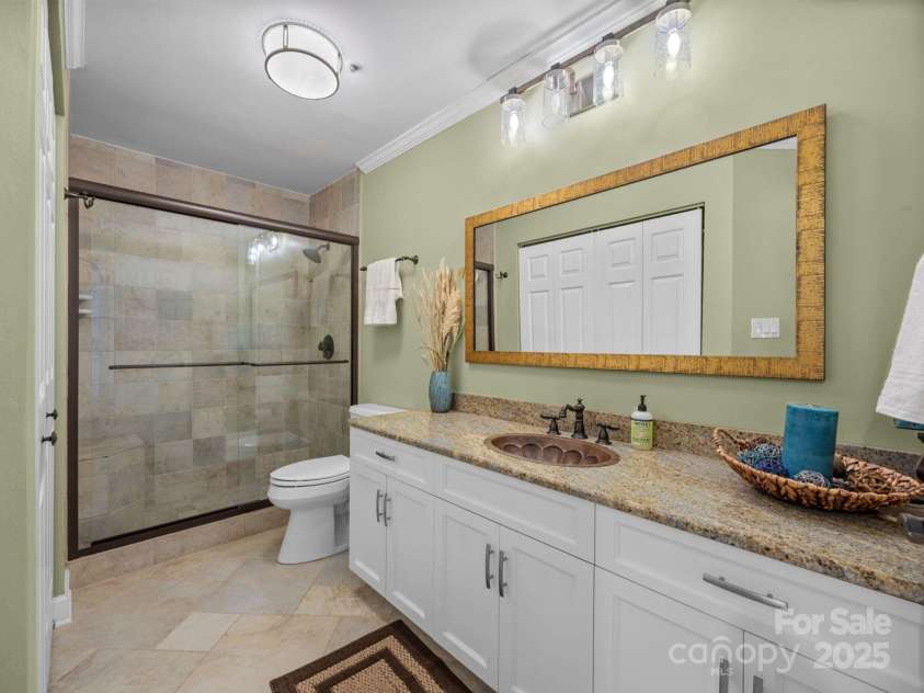 17925 Kings Point Drive, Cornelius, NC 28031.  MLS# CAR4274412, YatesRealty ID 39751. 