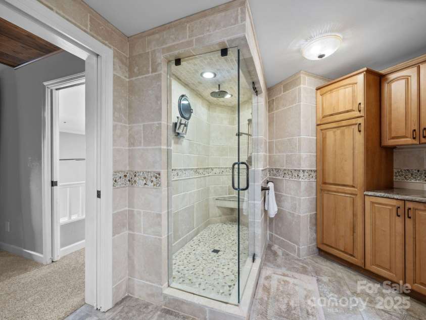 17925 Kings Point Drive, Cornelius, NC 28031.  MLS# CAR4274412, YatesRealty ID 39751. 