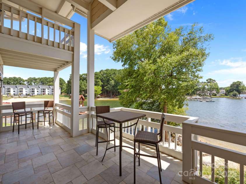 17925 Kings Point Drive, Cornelius, NC 28031.  MLS# CAR4274412, YatesRealty ID 39751. 