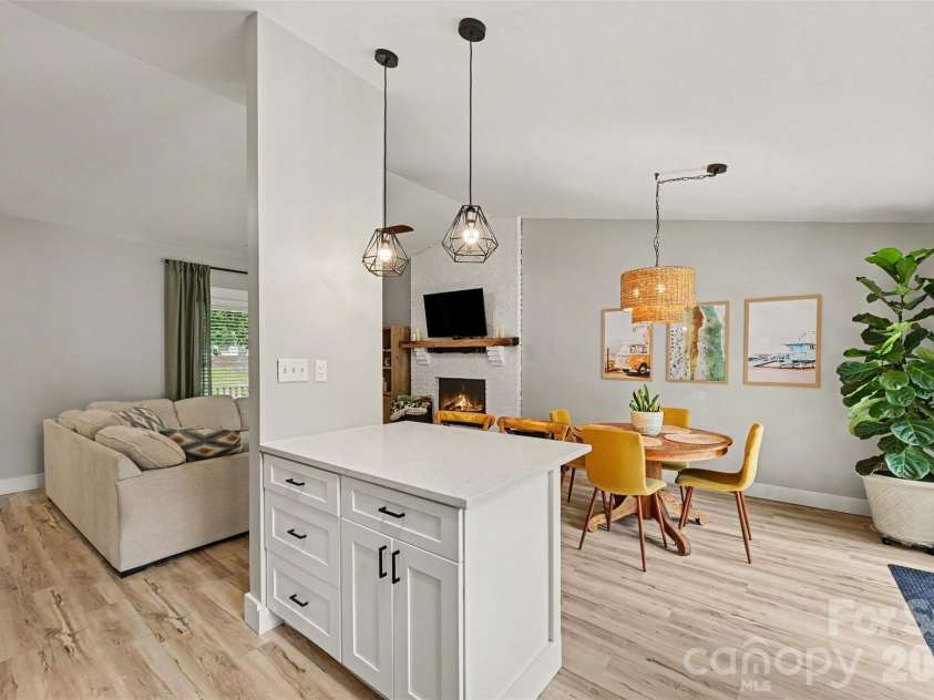 6511 Misty Morning Drive, Charlotte, NC 28212.  MLS# CAR4407042, YatesRealty ID 39753. 